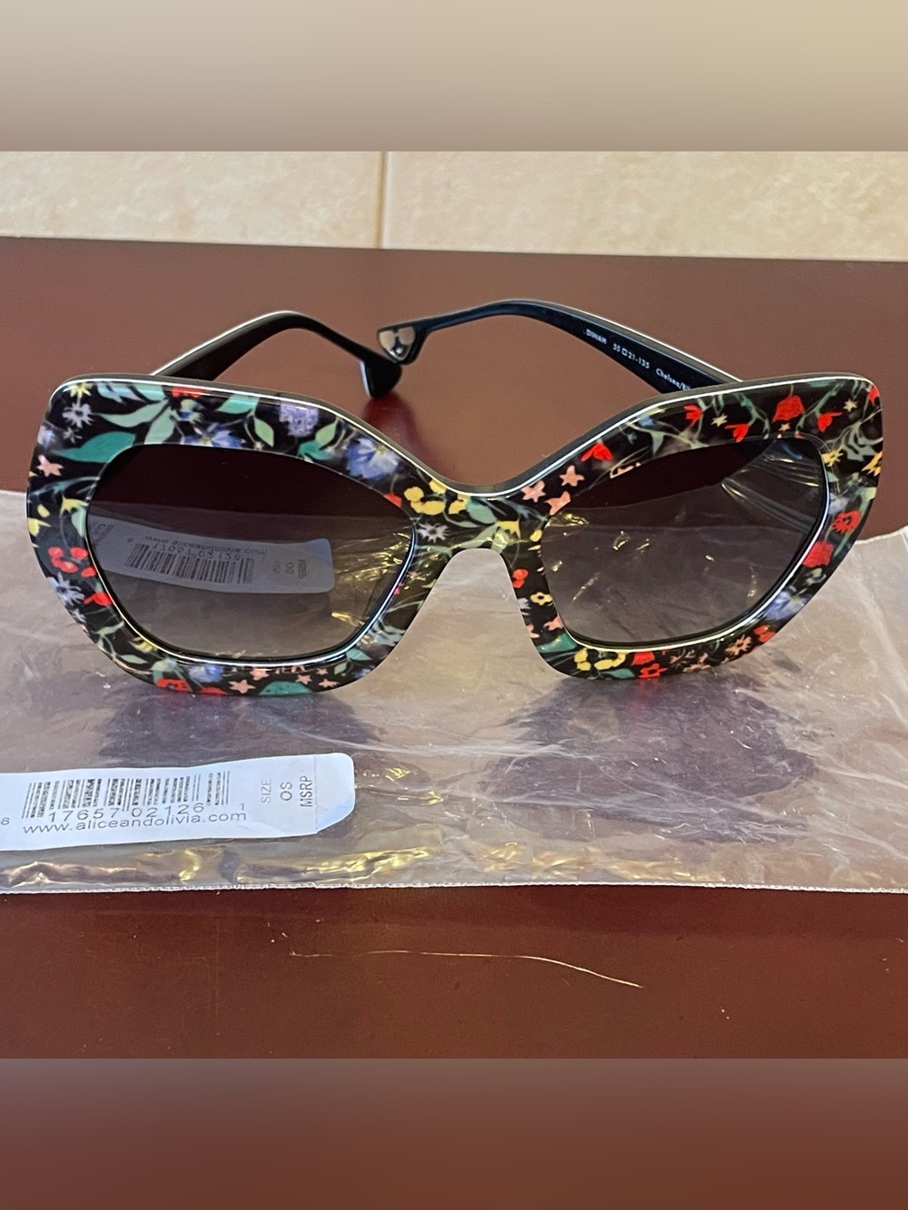 NWT ALICE + OLIVIA DINAH FLORAL SUNGLASSES Chesea Print Plastic Tinted Oversized